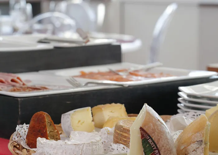 Hotel The Originals Le Cise Restaurant Et 3*