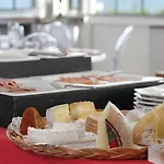 Hotel The Originals Le Cise Restaurant Et 3*